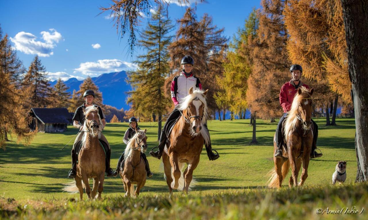 Hotel & Gasthof Zum Hirschen サン・ジェネージオ・アテジーノ エクステリア 写真
